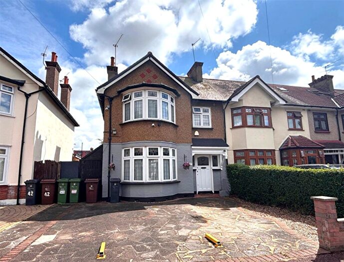 3 Bedroom End Of Terrace House For Sale In Ashton Gardens, Chadwell Heath, RM6