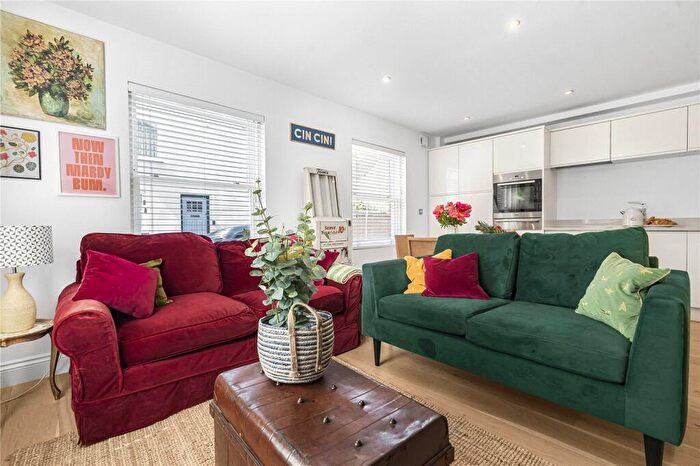 3 Bedroom Terraced House To Rent In Beautiful Newly Refurbished Bed, OX2