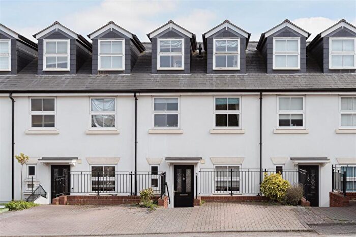 4 Bedroom House To Rent In Albert Road North, Reigate, RH2