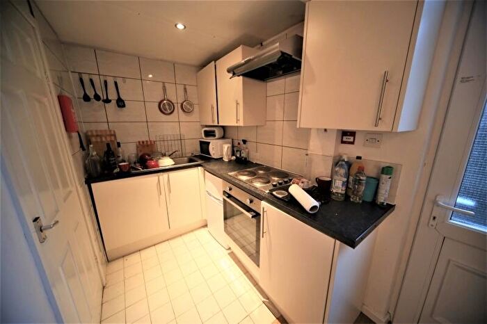 1 Bedroom Flat To Rent In Providence Avenue, Woodhouse, Leeds, LS6