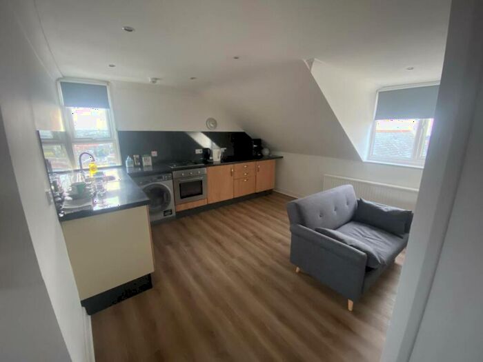 1 Bedroom Flat To Rent In Grotto Road, Margate, Kent, CT9