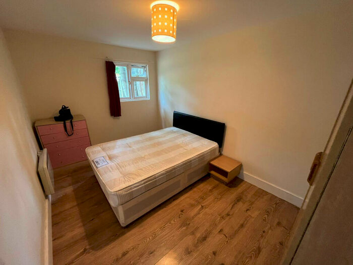 1 Bedroom Flat To Rent In Cavendish Gardens, Ilford, Essex, IG1