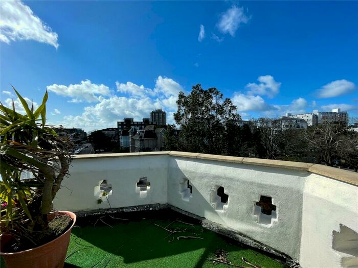 2 Bedroom Apartment For Sale In West Hill Road, Bournemouth, BH2
