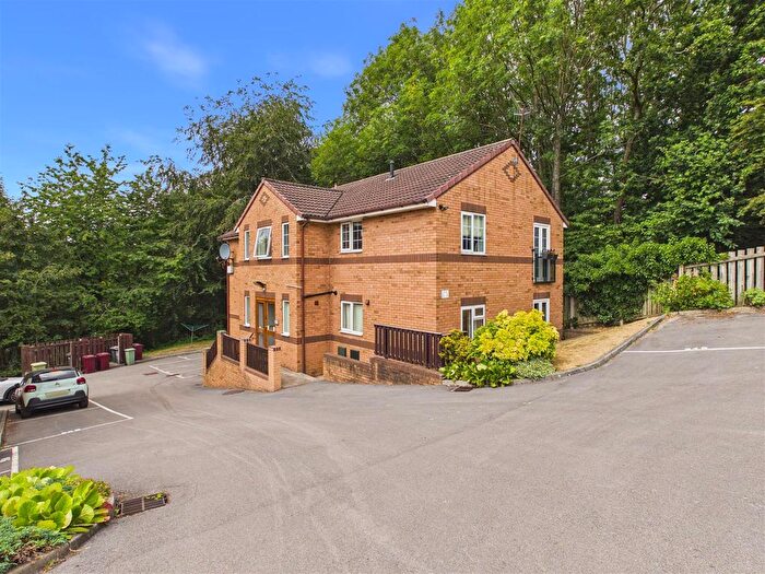 2 Bedroom Flat For Sale In Snape Hill Crescent, Dronfield, S18