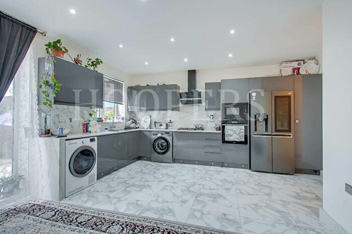 6 Bedroom Semi-Detached House To Rent In Winslow Close, London, NW10