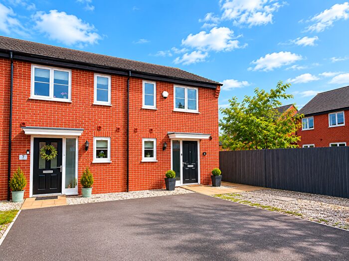 2 Bedroom Town House For Sale In Tansy Court, Derby, DE24
