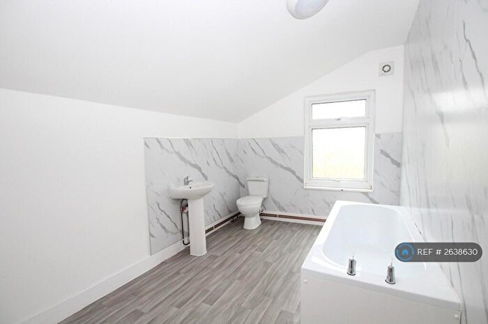 2 Bedroom End Of Terrace House To Rent In Church Hill, Chatham, ME5