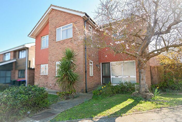 4 Bedroom Detached House For Sale In Fremantle, Southend-On-Sea, SS3