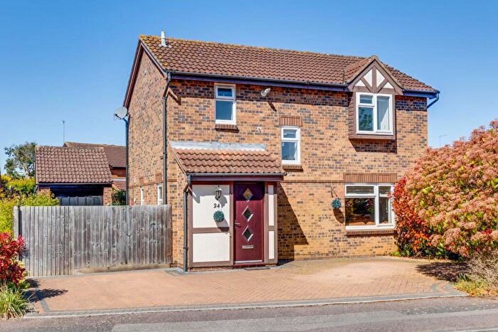 3 Bedroom Detached House For Sale In Yeoman Meadow, Northampton, NN4