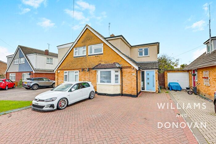 4 Bedroom Chalet For Sale In Seamore Avenue, Benfleet, SS7