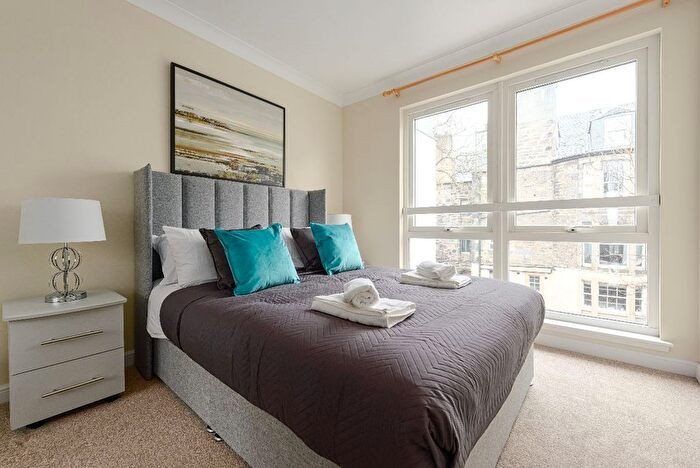 3 Bedroom Flat To Rent In Flat, Arthur Street, Edinburgh, EH6