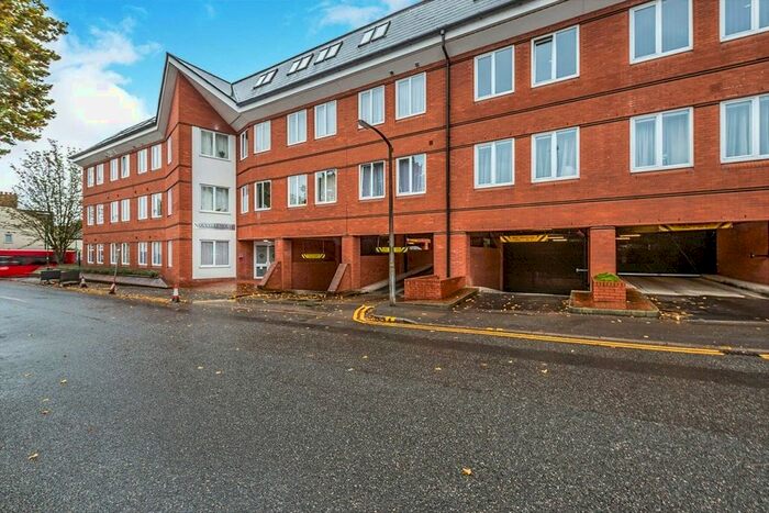 1 Bedroom Flat To Rent In Sutton Court Road, Sutton, SM1