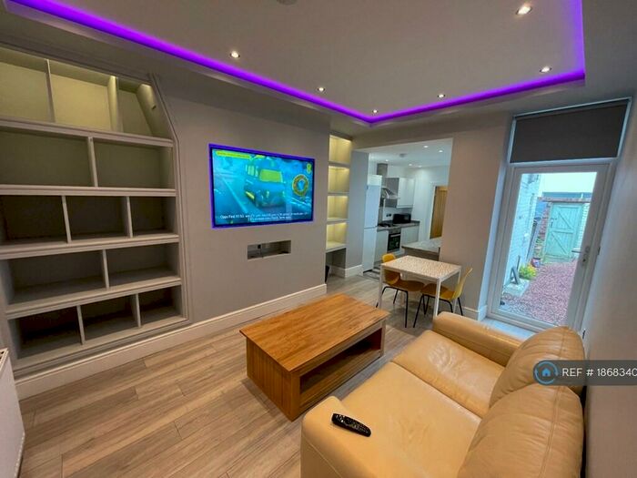 2 Bedroom Flat To Rent In (&#. Pppw) Glenthorn Road, Newcastle Upon Tyne, NE2