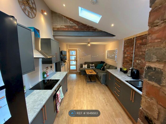 5 Bedroom Terraced House To Rent In Daisy Road, Birmingham, B16