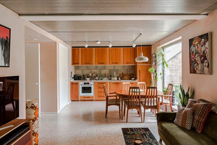 2 Bedroom Flat For Sale In Hackney Road, Haggerston, London, E2