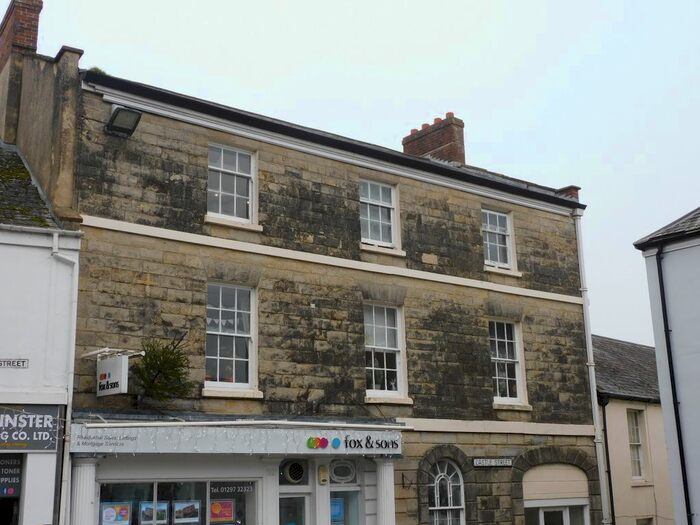 2 Bedroom Flat To Rent In West Street, Axminster, EX13