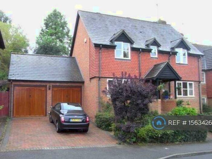 4 Bedroom Detached House To Rent In Winterberry Way, Caversham, Reading, RG4