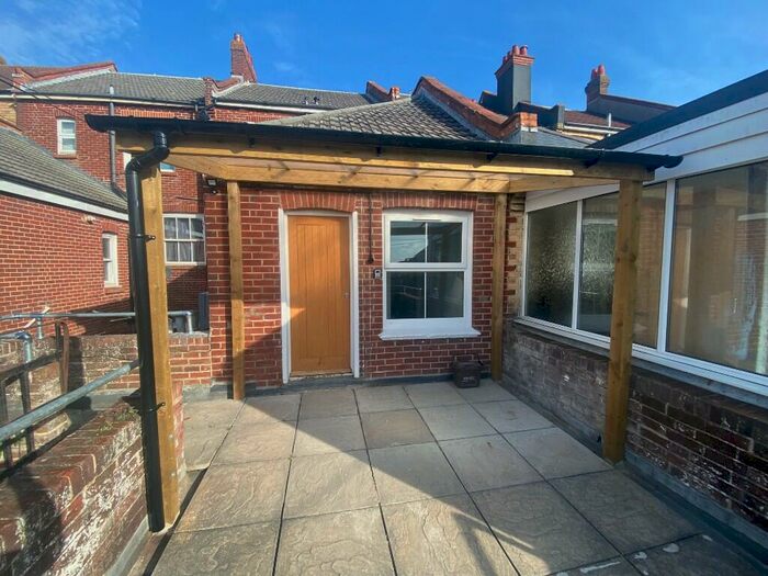 4 Bedroom Flat To Rent In Southbourne Grove, Bournemouth, Dorset, BH6