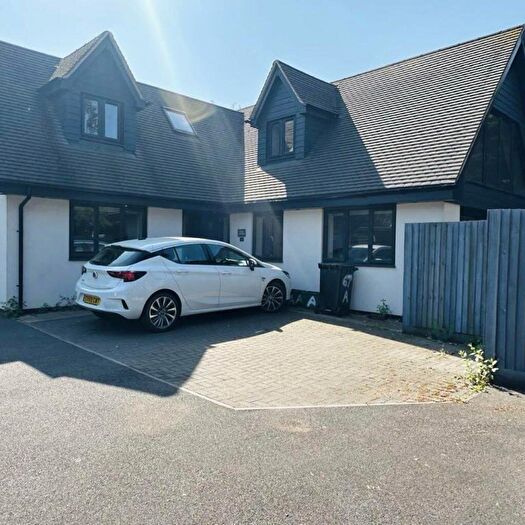 4 Bedroom Detached House For Sale In Elms Cottage, Thatcham, RG18