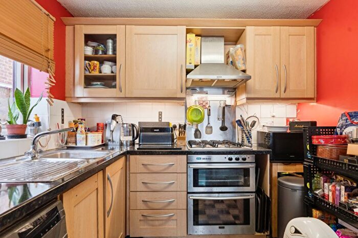2 Bedroom Flat For Sale In Old Hale Way, Hitchin, SG5