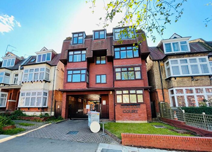 1 Bedroom Apartment To Rent In Carlton Court, West Finchley, N3
