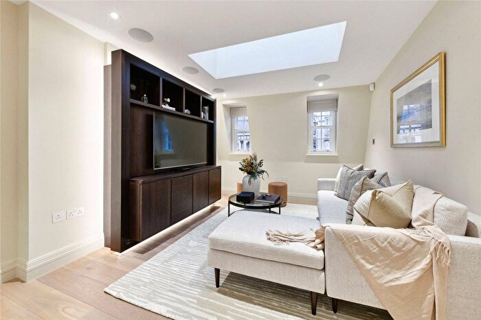 2 Bedroom Flat For Sale In Strand Chambers, Strand, WC2R
