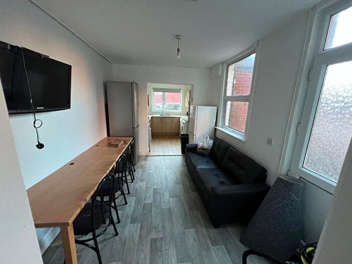 4 Bedroom Semi-Detached House To Rent In Albert Grove, Nottingham, Nottinghamshire, NG7