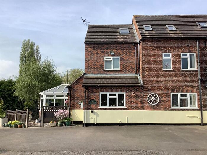 3 Bedroom Semi-Detached House For Sale In Chapel Street, Oakthorpe, Swadlincote, DE12