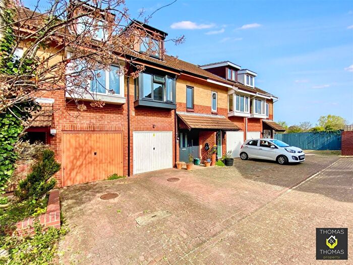 3 Bedroom Town House For Sale In Longford Mews, Longford, GL2