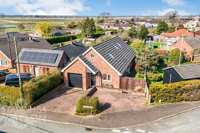 4 Bedroom Chalet For Sale In Church Road, Cantley, Norwich, NR13