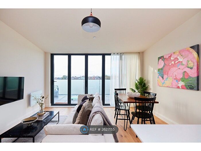 2 Bedroom Flat To Rent In Regency Court, London, E18