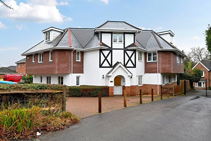 2 Bedroom Flat For Sale In Scarlet Oaks, Camberley, Surrey, GU15