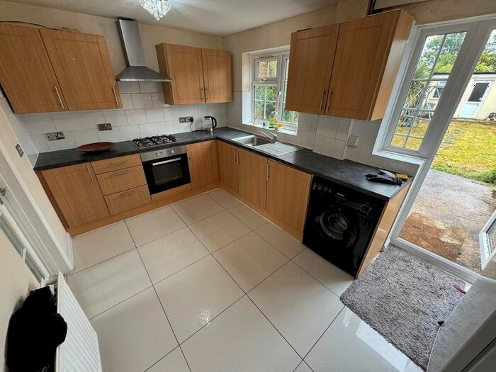 4 Bedroom Semi-Detached House To Rent In Dorset Waye, Hounslow, TW5