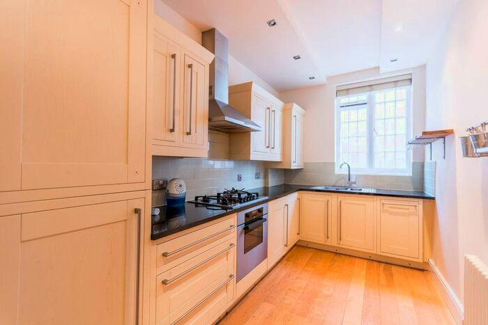 2 Bedroom Flat To Rent In Green Lanes, Stoke Newington, London, N16