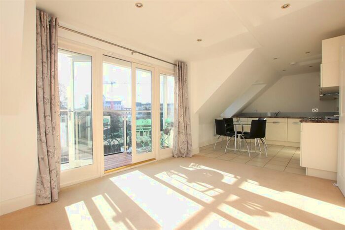 2 Bedroom Flat To Rent In Windsor Castle, Upper Bristol Road, Bath, BA1