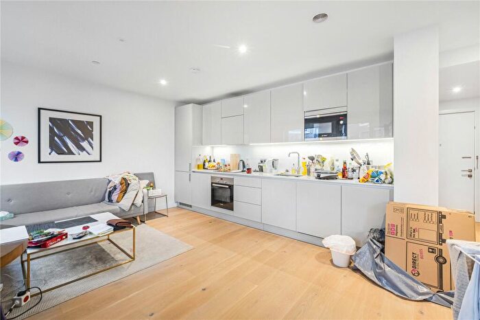 1 Bedroom Apartment To Rent In Walworth Square, London, SE17