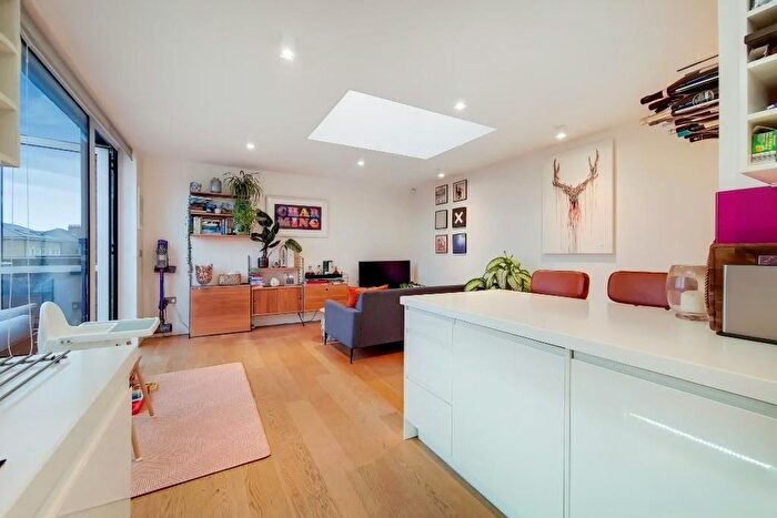 2 Bedroom Apartment For Sale In Glendon Apartments, Gipsy Road, London, SE27