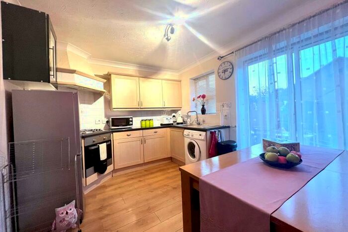 2 Bedroom Terraced House To Rent In West End, GU24