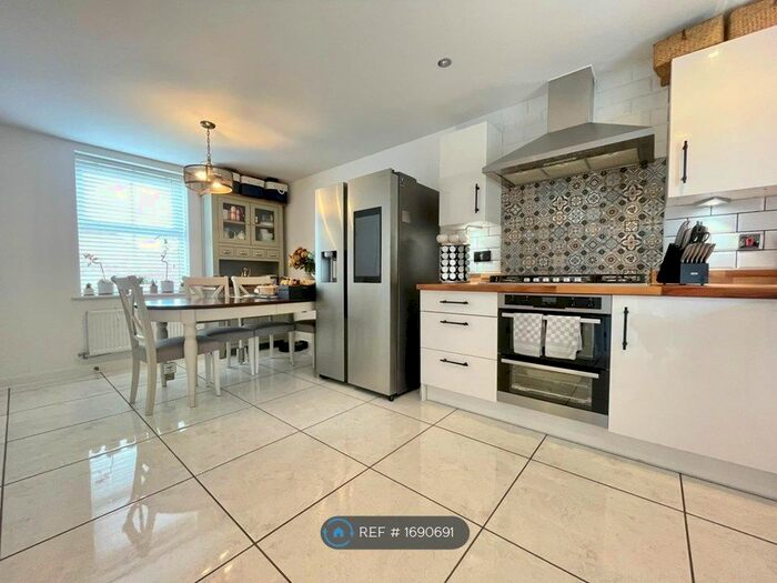 3 Bedroom Detached House To Rent In Shaw Savill Way, Brooklands, Milton Keynes, MK10