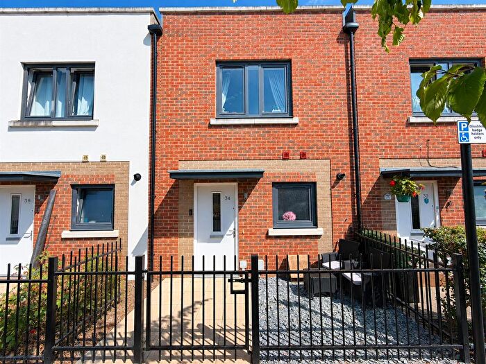2 Bedroom Terraced House For Sale In Lockwood Road, Southall, UB2