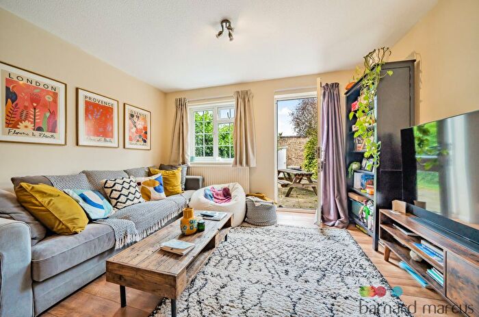 2 Bedroom Property To Rent In College Gardens, London, SW17