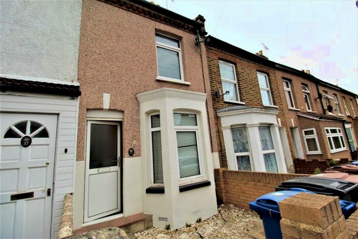 2 Bedroom Terraced House To Rent In Grove Road, Grays, RM17
