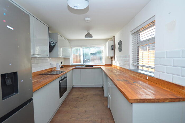 3 Bedroom House To Rent In Windmill Avenue, Kettering, NN16