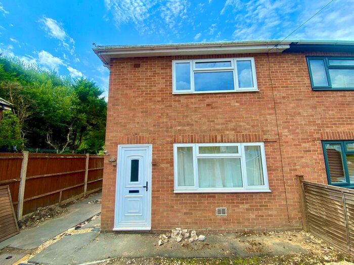 2 Bedroom House To Rent In Vale Road, Ash, GU12