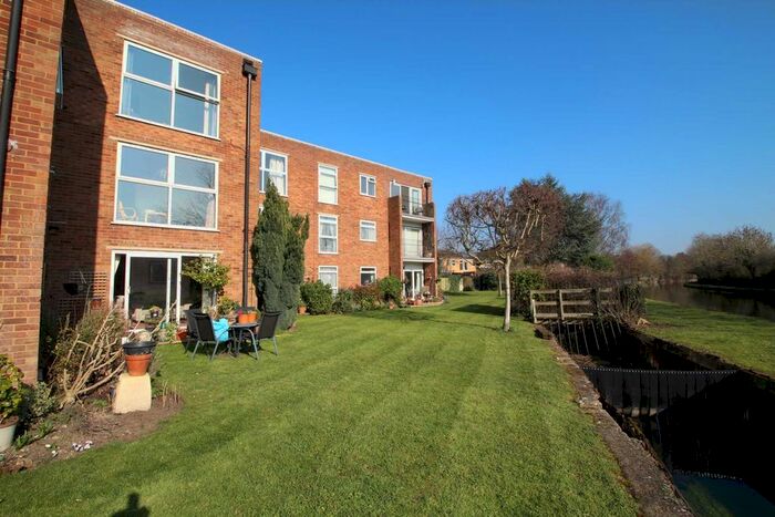 2 Bedroom Flat To Rent In River Park, Hemel Hempstead, Hertfordshire, HP1