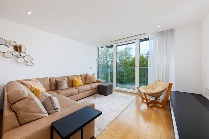 2 Bedroom Property To Rent In Eustace Building, Queenstown Road, SW11