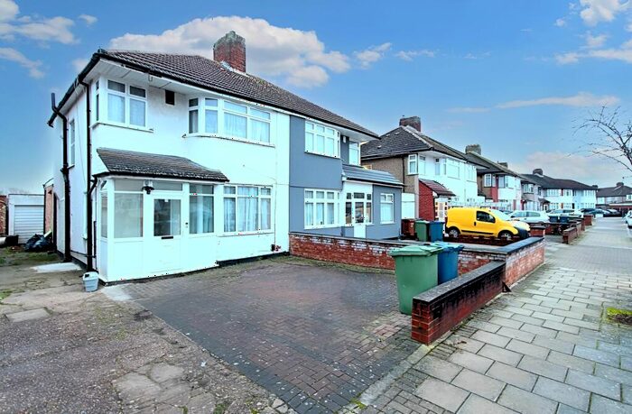 4 Bedroom Semi-Detached House To Rent In Winchester Road, Harrow, HA3