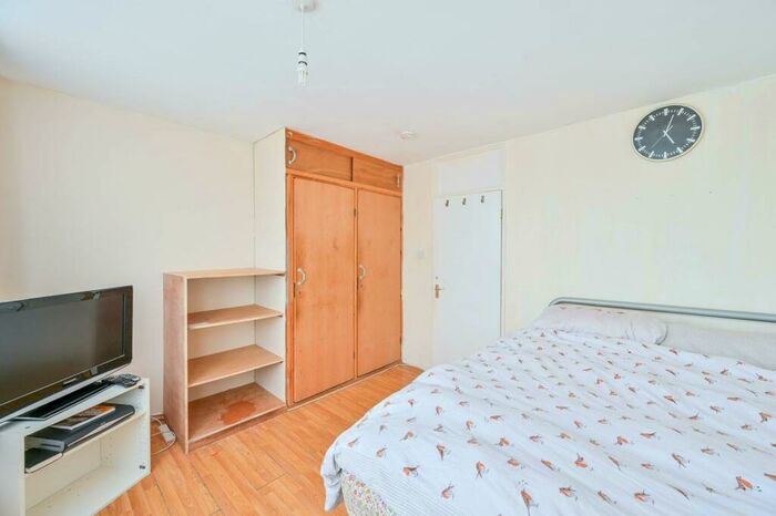 1 Bedroom Flat For Sale In Daniel Gardens, Peckham, London, SE15