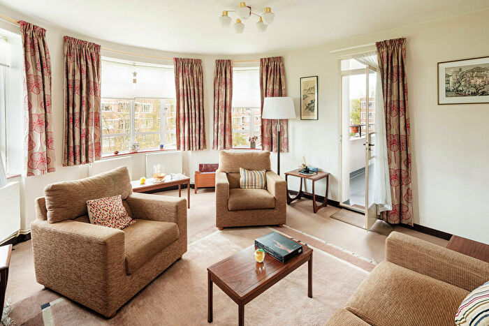 3 Bedroom Apartment For Sale In Champion Hill, London, SE5