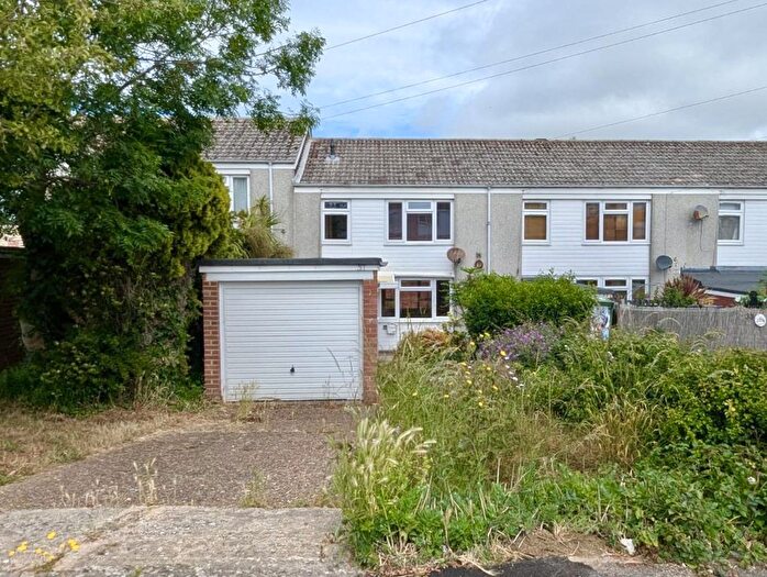 2 Bedroom Terraced House For Sale In Wiltshire Avenue, Weymouth, DT4